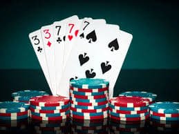 Live casino dengan dealer asli menawarkan sensasi bermain kasino nyata di iklan4d